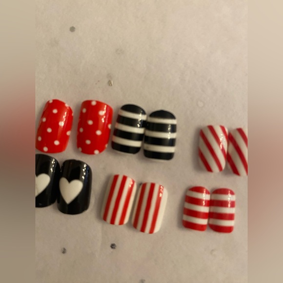 New ❤️ Queen Of Hearts ❤️ Red, Black & White Manicure Press Pop On Nails - Picture 5 of 13